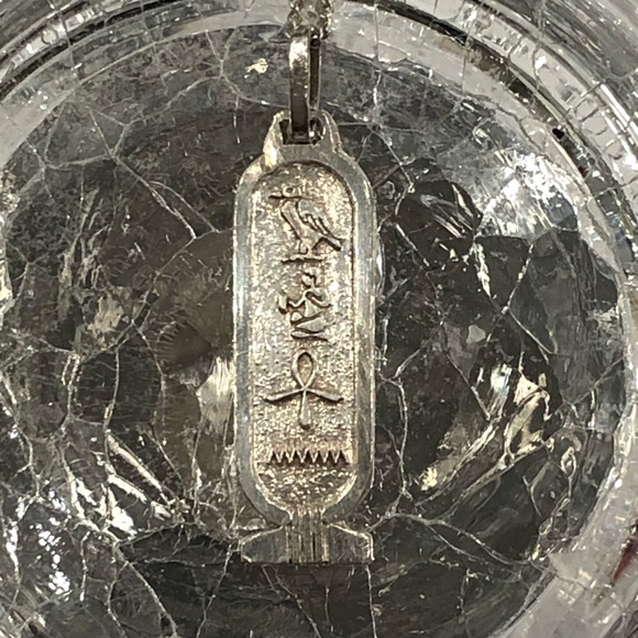 Reversible cartouche Love necklace - Picture 4 of 7